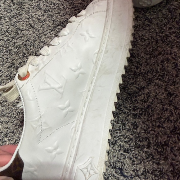 LV Shoes - Picture 9 of 16